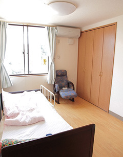 花物語さがみ(介護職/ヘルパーの求人)の写真2枚目:居室