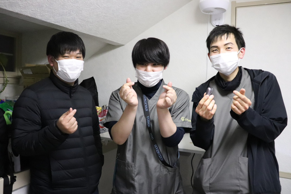 スマイル優訪問看護ステーション 西新井(看護師/准看護師の求人)の写真2枚目:仲良し男性スタッフ(^_-)-☆