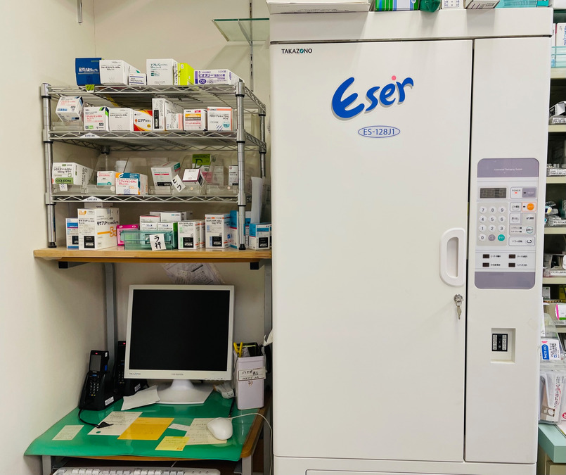 青山薬局古曽部店（薬剤師の求人）の写真5枚目：全自動錠剤包装機 Eser（イーサー）導入しています