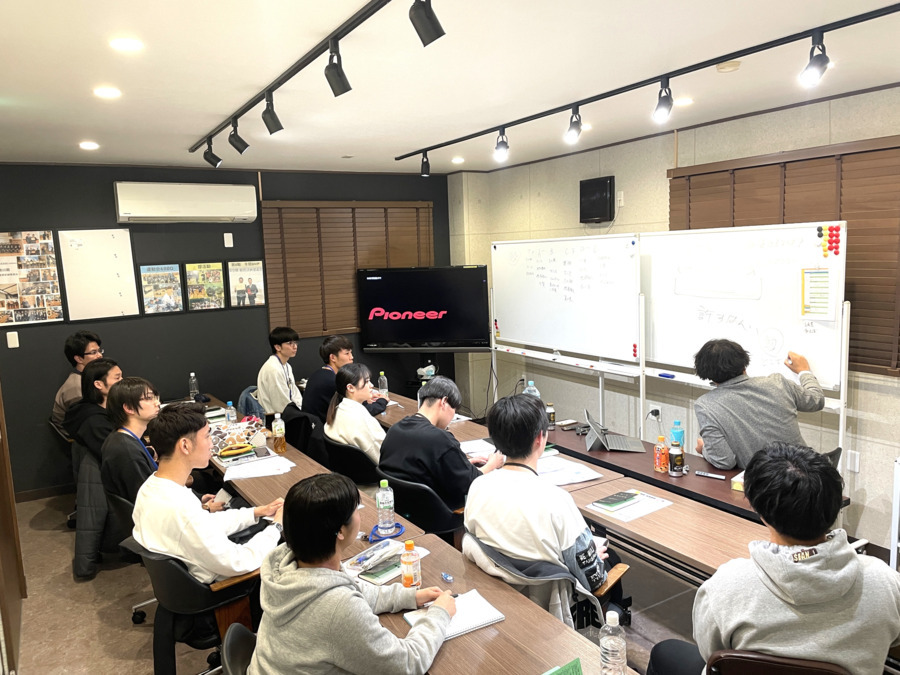 若葉たいよう整骨院の写真6枚目：【新人研修】1ヶ月半、専用研修室にて弊社独自の研修プログラムを受講してもらいます