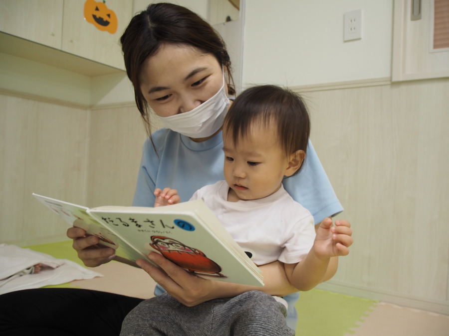 桜坂みらい保育園の写真5枚目：友だちや人とのふれあいの中で、様々な体験を行い、交わりの力を伸ばします◎