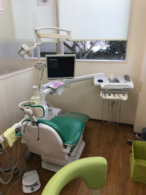医療法人 さいとう歯科医院(歯科医師の求人)の写真:ユニットは半個室で仕切られています
