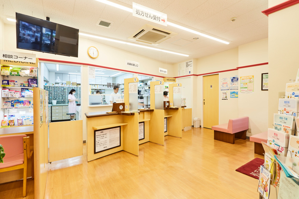 大手前薬局 塚本店（薬剤師の求人）の写真2枚目：大手前薬局 塚本店の内観
