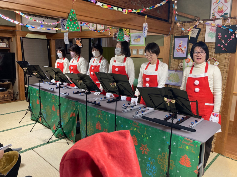 デイサービス福町（一般財団法人　氏家記念財団）（介護職/ヘルパーの求人）の写真2枚目：いろんなボランティアさんに来てもらってます。