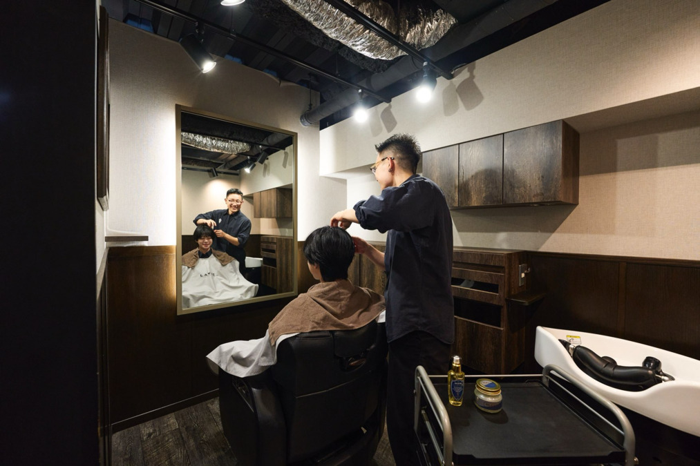 LAVIE NEW STANDARD BARBER 横浜店（理容師の求人）の写真3枚目：研修制度や新生活サポート。ダブルライセンス取得サポートもあります