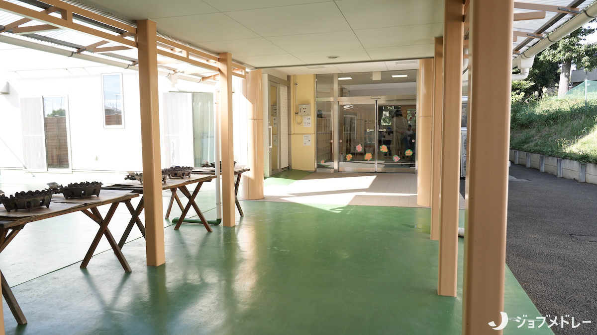 認定こども園　手賀の丘幼稚園・保育園（保育士の求人）の写真11枚目：園の入口です