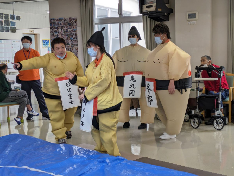 早良厚生園の写真8枚目：職員も行事を楽しんでいます
