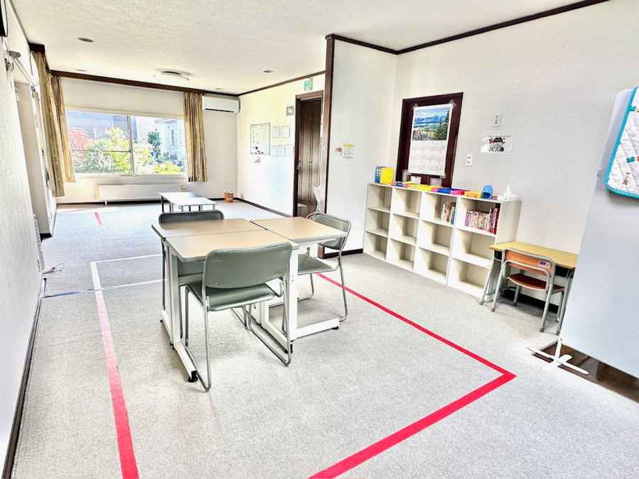はるる厚別南（児童指導員/指導員の求人）の写真4枚目：活動部屋②です。学習にも使用します。
