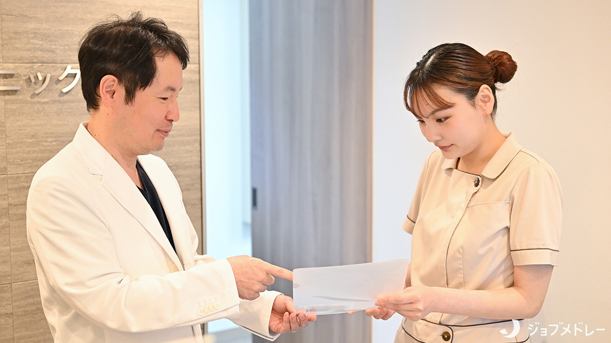 あらい内科・消化器内科クリニック　練馬中村橋院（医療事務/受付の求人）の写真12枚目：スタッフ同士で連携をとりながら業務にあたっています