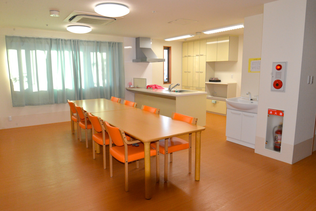 あい里ホーム(介護職/ヘルパーの求人)の写真4枚目:【食堂】1Fと2Fそれぞれに食堂を配置しています