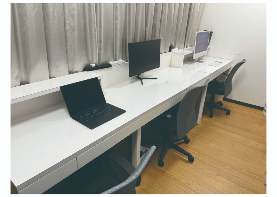 なんばエッセ歯科・小児歯科クリニック（医療事務/受付の求人）の写真3枚目：医院とは別に事務オフィスやスタッフ休憩室があり、快適に働くことができます。