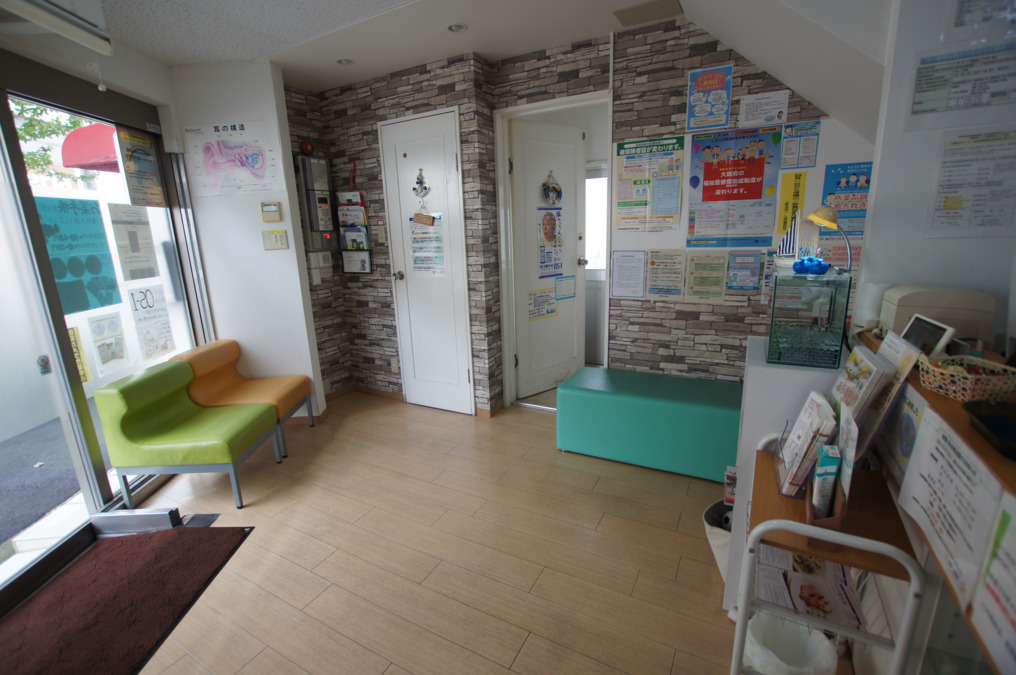 サン薬局　布施店（薬剤師の求人）の写真2枚目：明るく清潔な店内
