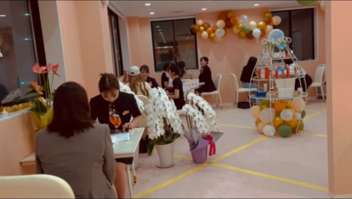 ESTHETIC　SALON　BLOOM（エステティシャン/セラピストの求人）の写真9枚目：カウンセリング様子