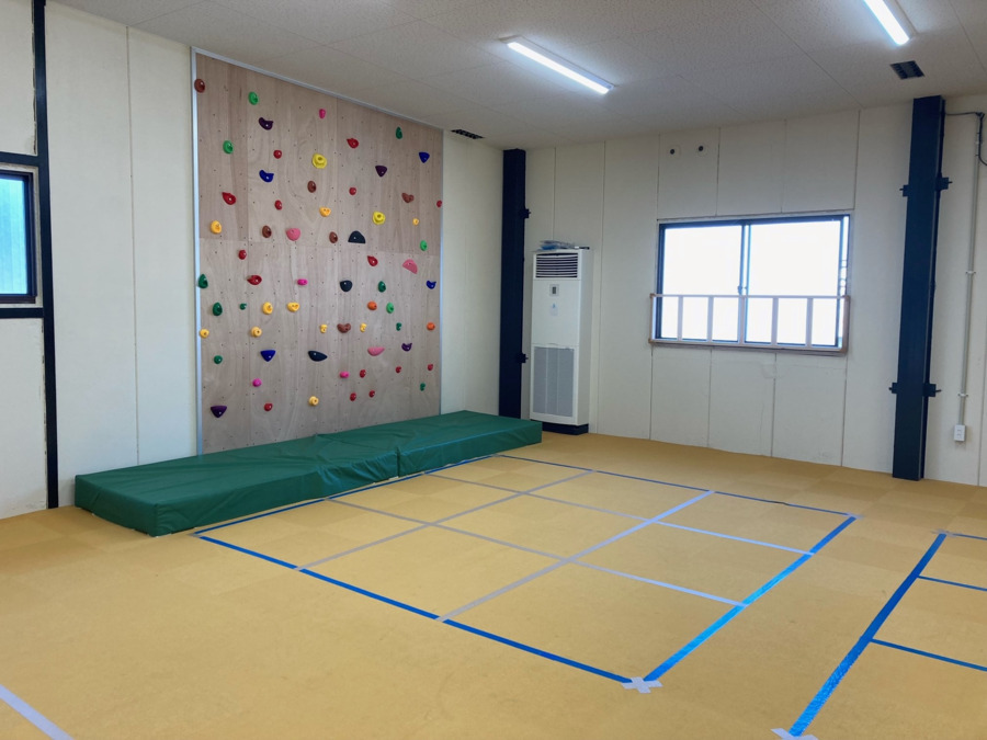 放課後等デイサービス スキルアップスタジオ TINO（保育士の求人）の写真2枚目：二階トレーニング室☆広いです(^^♪