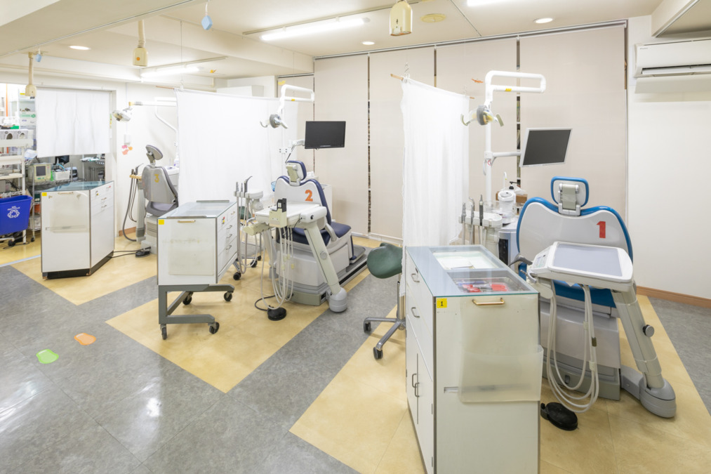 田賀歯科医院（歯科衛生士の求人）の写真6枚目：ユニットは4台です