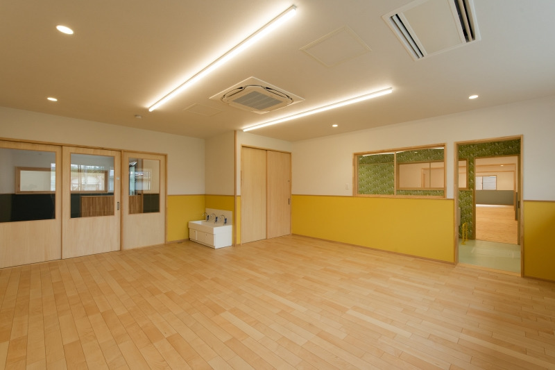 のびのび保育園 井尻園の写真5枚目：2歳児室。お部屋からすぐトイレに行ける設計。
