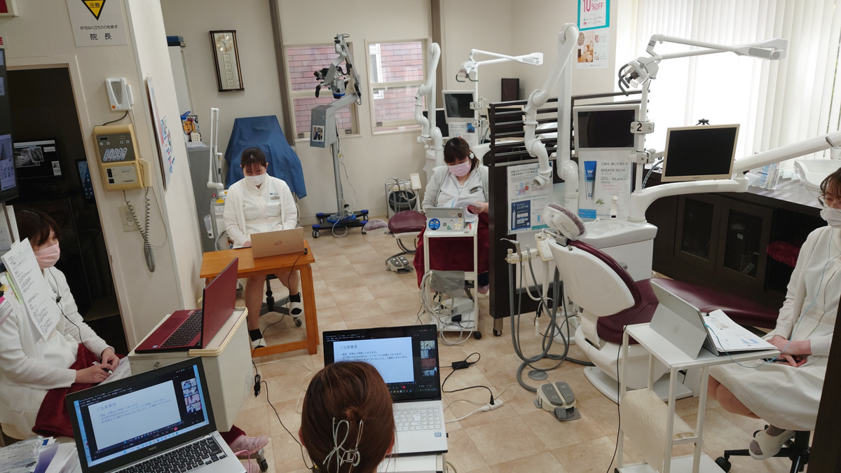 桝尾歯科クリニックの写真12枚目:毎週木・土曜日の午後は院内研修の時間を確保