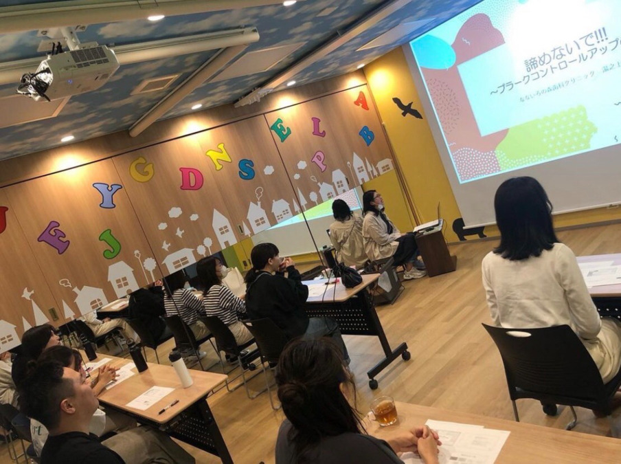 医療法人陸樹会　なないろの森歯科クリニック（歯科衛生士の求人）の写真10枚目：院内勉強会もあります