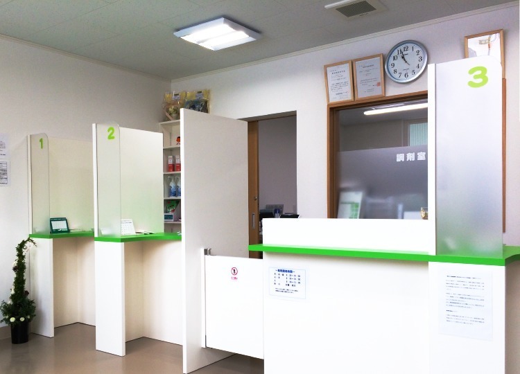 株式会社メディプラン みらくる薬局新川駅前店(薬剤師の求人)の写真:清潔感あふれる店内