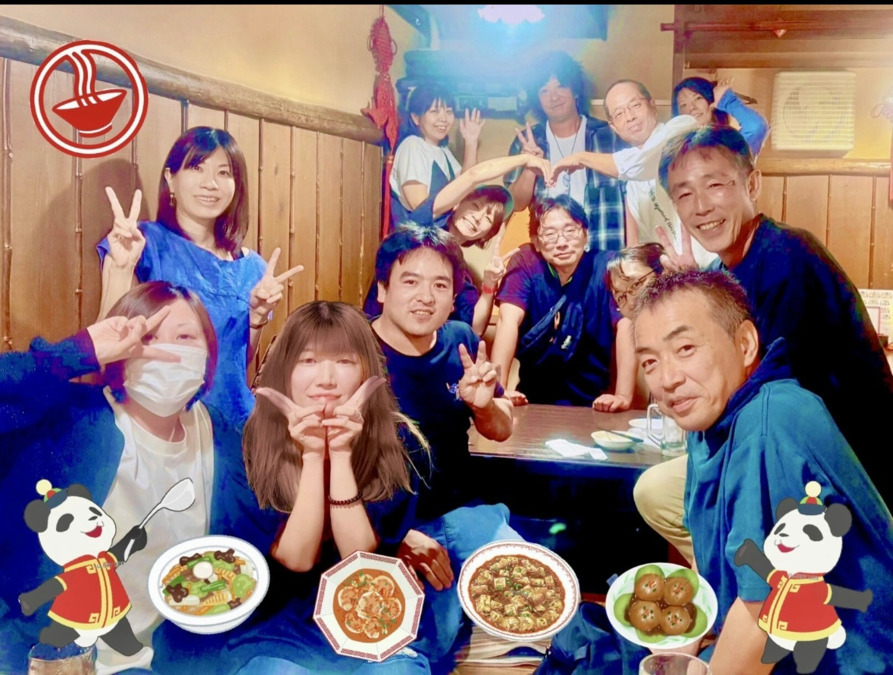 あおば守山【2025年07月01日オープン】（介護職/ヘルパーの求人）の写真6枚目：食事会の集合写真です！