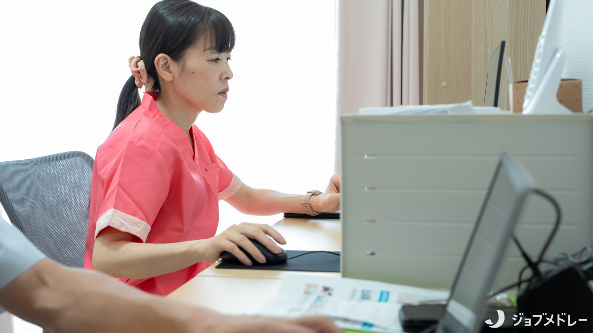 訪問看護ステーション彩穏【2025年07月01日オープン】（看護師/准看護師の求人）の写真7枚目：制服は有松絞りの端切れを使用したこだわりのスクラブです