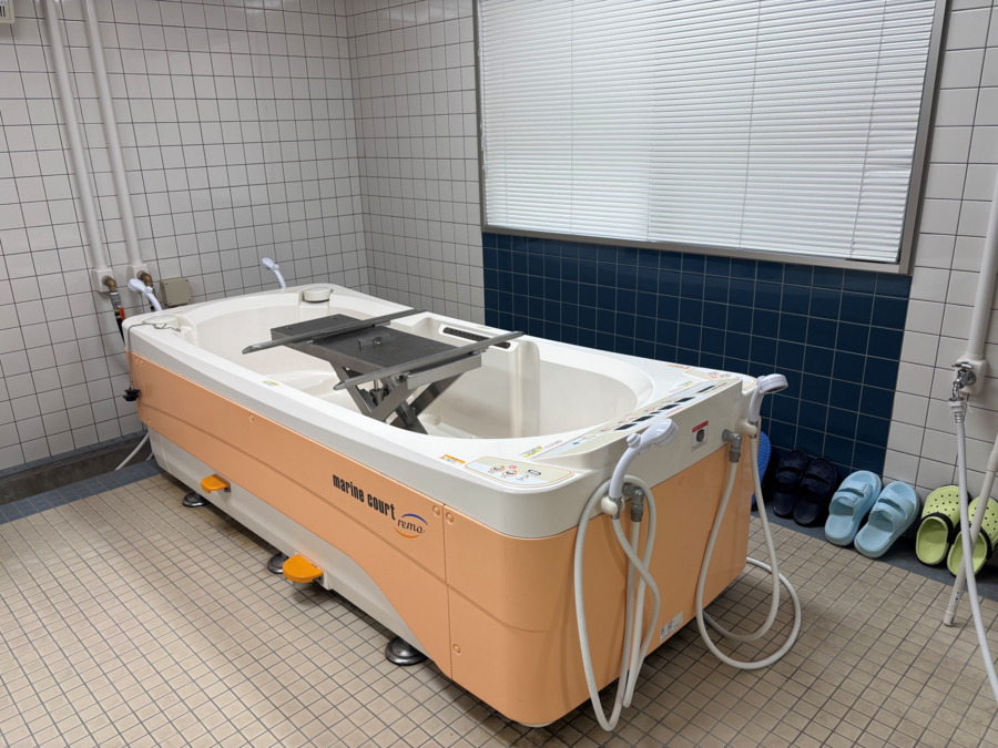 介護福祉施設ハピネス稲毛の写真6枚目:寝台浴完備‼