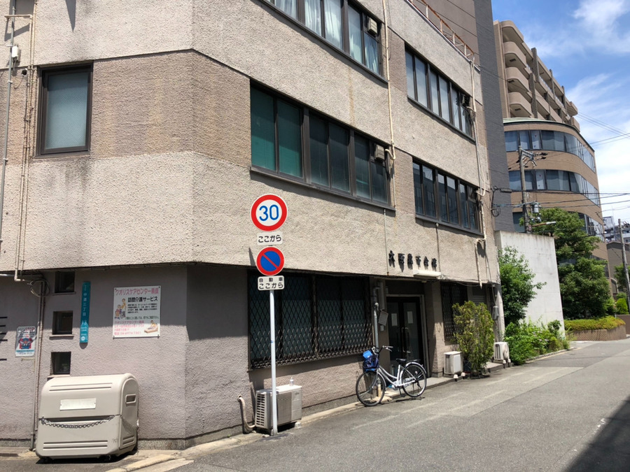 クオリスケアセンター東成の写真3枚目：大阪靴下会館の1階で営業しています。こちらの入口からお入りください。