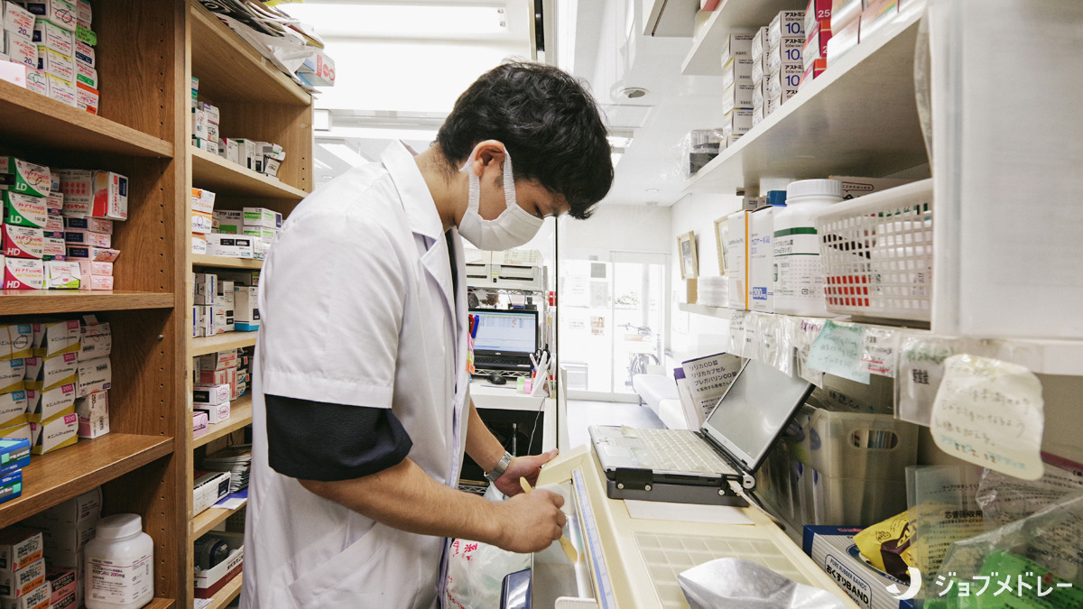 すずらん薬局いずみ野店（薬剤師の求人）の写真12枚目：効率的で正確な調剤のために設備を整えています