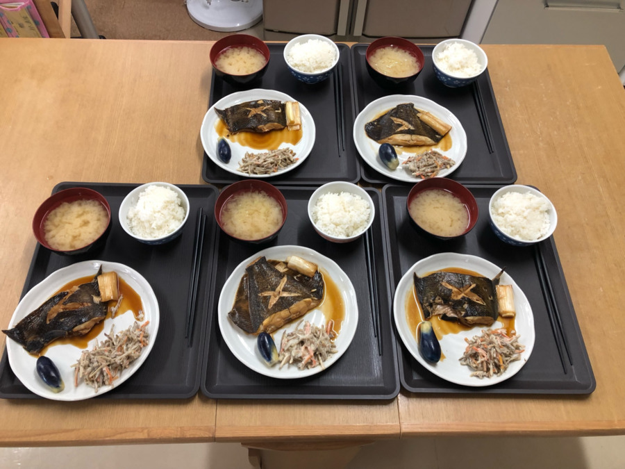 地域活動支援センター まる商なはは(生活支援員の求人)の写真4枚目:手作りの食事も、大切なプログラムの一つです。