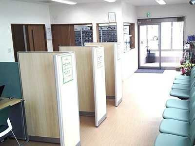 箔山堂 小松幸町薬局（薬剤師の求人）の写真2枚目：箔山堂 小松幸町薬局の内観