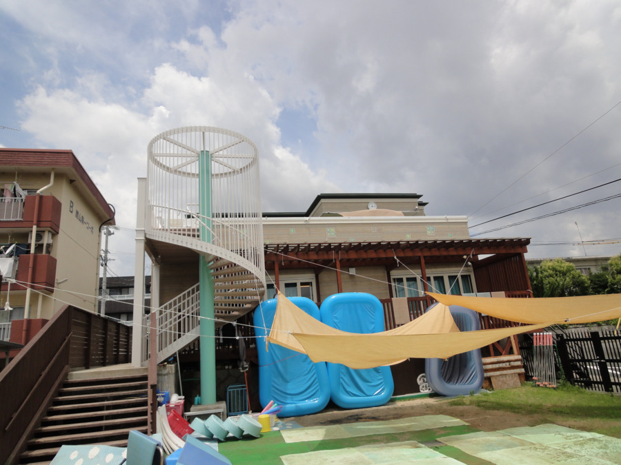 こととも保育園しかやま（保育士の求人）の写真2枚目：しかやま　園庭