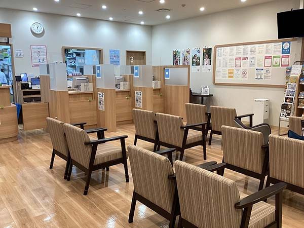 株式会社アイセイ薬局 アイセイハート薬局　Luz湘南辻堂店（薬剤師の求人）の写真3枚目：アイセイハート薬局　Luz湘南辻堂店の内観