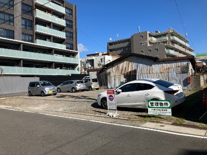 LEAF訪問看護ステーションの写真3枚目：徒歩2.3分のところに駐車場あります。雨の日は少し困ります( ;∀;)