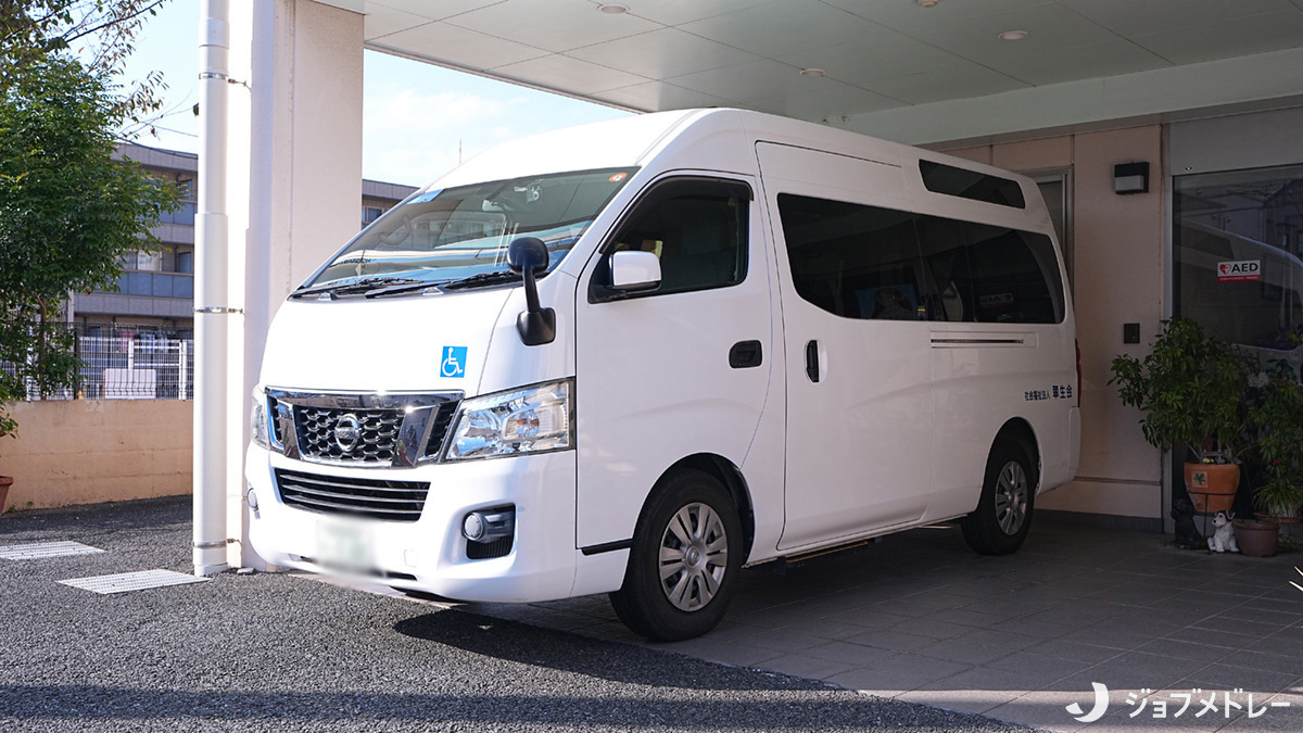 社会福祉法人翠生会　和光ホーム（介護職/ヘルパーの求人）の写真3枚目：施設の福祉車両です