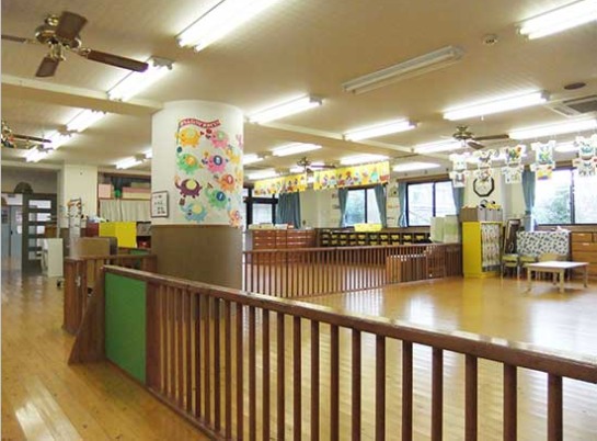 たんぽぽ保育園の写真2枚目:広々とした保育室です