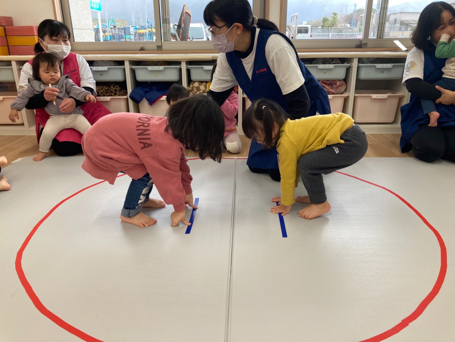 あじや保育園Rei～レイ～の写真3枚目：ゆったりとした環境の中で、たくさんの経験を子どもたちと共に楽しみます♪