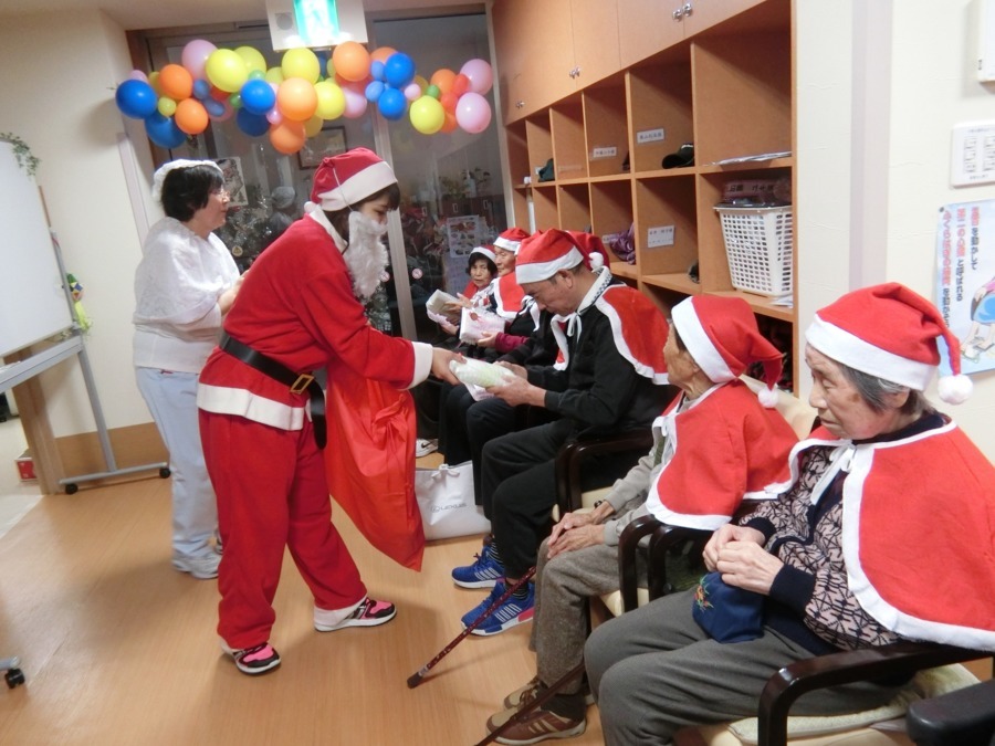 デイサービスセンター　喜びの里鷲宮の写真6枚目：お楽しみクリスマス会