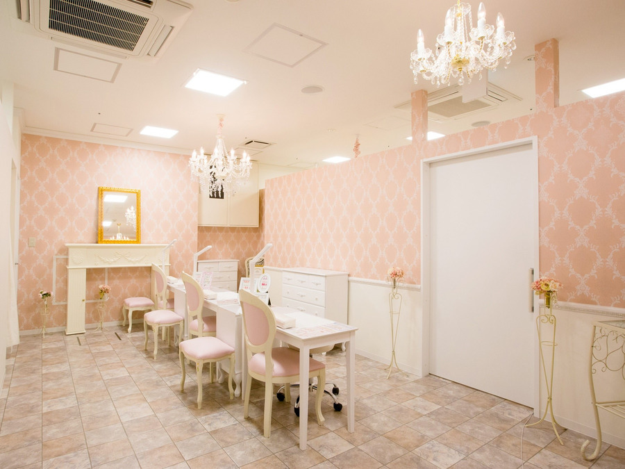 Nail & Eyelash Salon ティアラリュクス 新浦安店（ネイリストの求人）の写真2枚目：