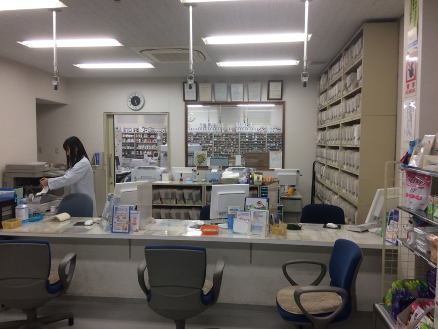 王子調剤薬局(薬剤師の求人)の写真:待合室からみた薬局です。