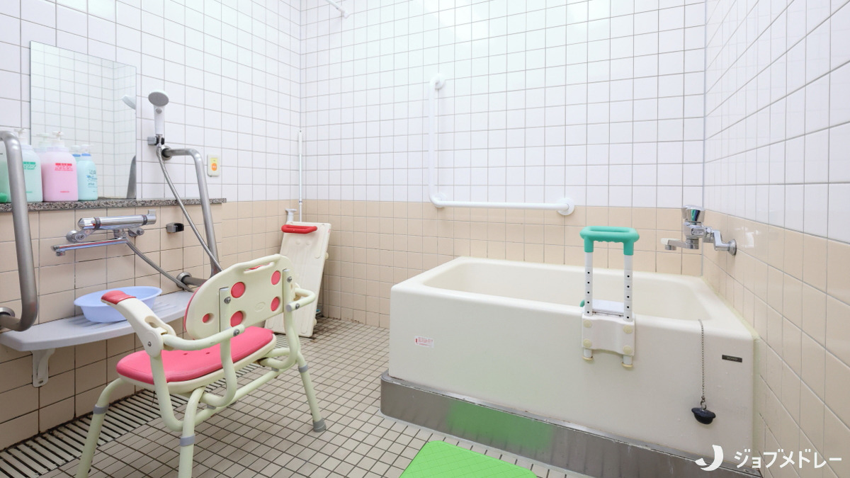 特別養護老人ホーム刀根山美豊苑(介護職/ヘルパーの求人)の写真10枚目:浴室です