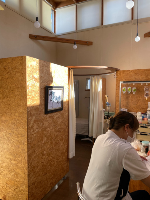 医療法人 春信会 長谷川医院の写真3枚目:プライバシーが保たれた処置室