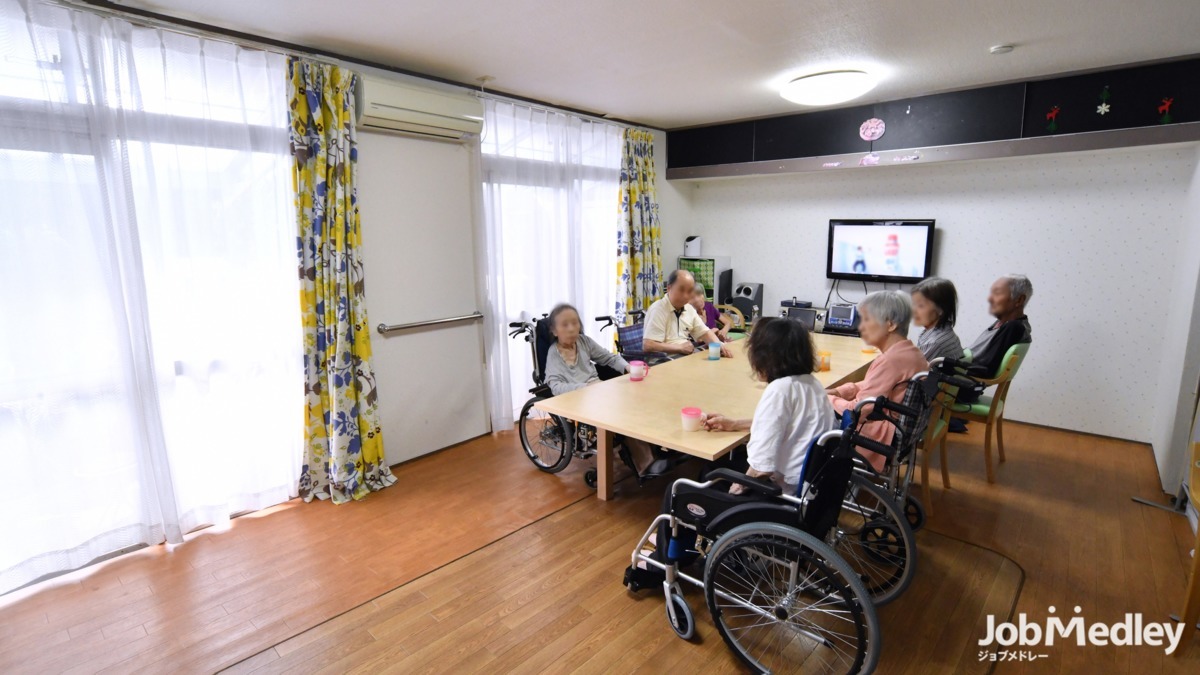 ライフケアサポート庵寿の写真7枚目：頼りになる先輩があなたをサポートするので安心して勤務をはじめられます