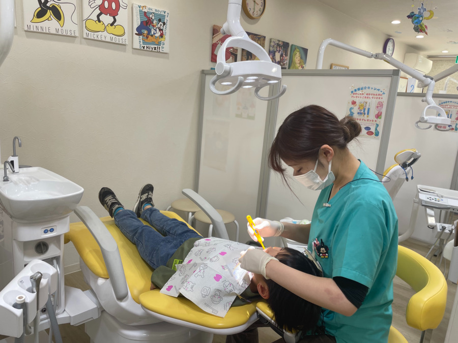 医療法人茜会　みかげ小児歯科・矯正歯科クリニック（歯科衛生士の求人）の写真2枚目：口腔衛生指導がメインです★
