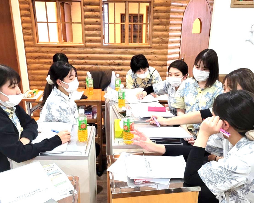 医療法人裕豊会 みずたにおとなこども歯科クリニック（歯科医師の求人）の写真6枚目：セミナーでの会議風景です。