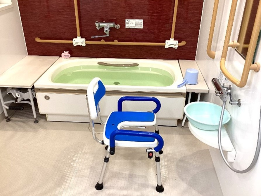 ミモザ川越清水小規模多機能型居宅介護の写真4枚目：浴室です♨機械浴も設置しており、その方に合ったケアの提供が可能です！