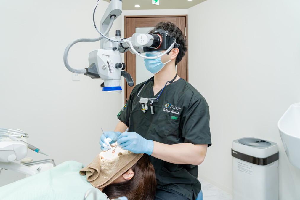 ラフォレデンタルオフィス東白楽(管理栄養士/栄養士の求人)の写真4枚目:マイクロスコープを用いて精密な診療・患者様への説明に役立てています