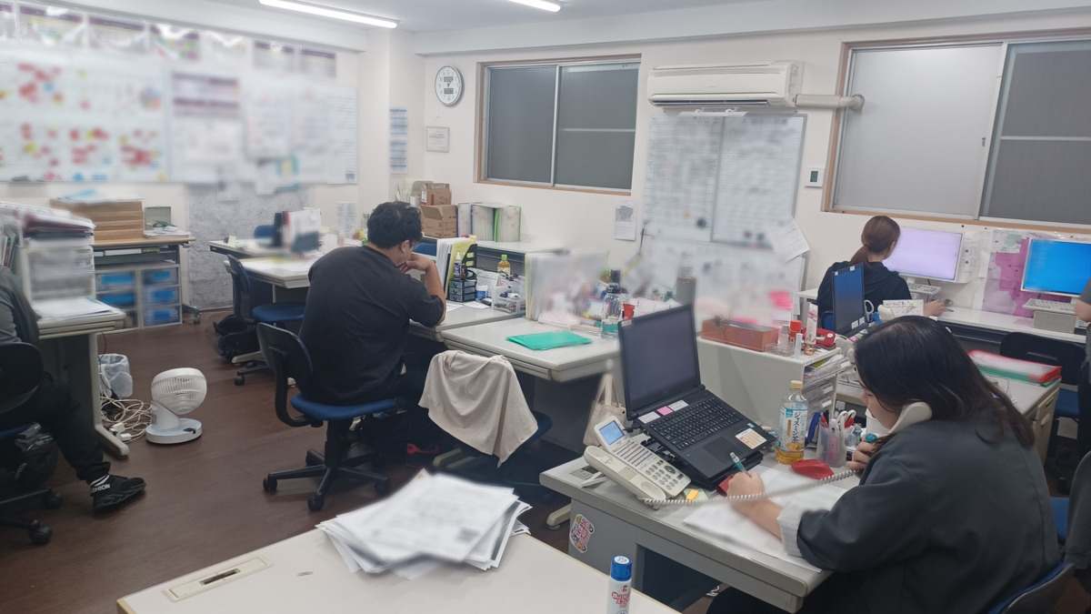 トータルライフケア新中野　訪問看護ステーション（医療事務/受付の求人）の写真3枚目：1人1台、デスクを用意しています。