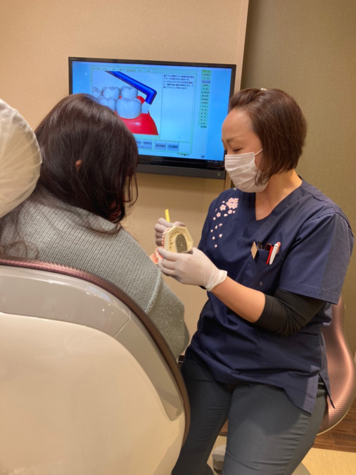 池田屋歯科の写真4枚目:模型や画面を使って指導をおこなうこともあります。