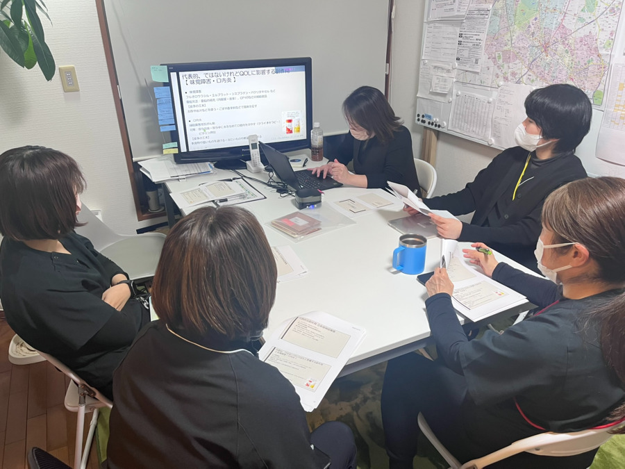 みる看る訪問看護ステーション(看護師/准看護師の求人)の写真2枚目:がん専門看護師による勉強会