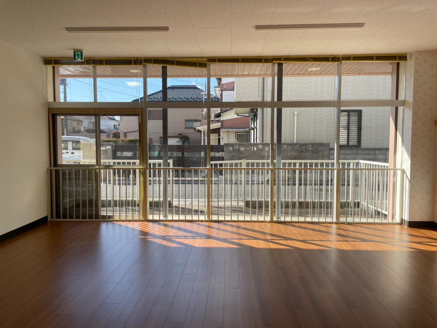 KID ACADEMY⁺ 大宮日進校【2025年05月01日オープン】の写真2枚目:採光が十分にとれており、日当たりの良い職場です。
